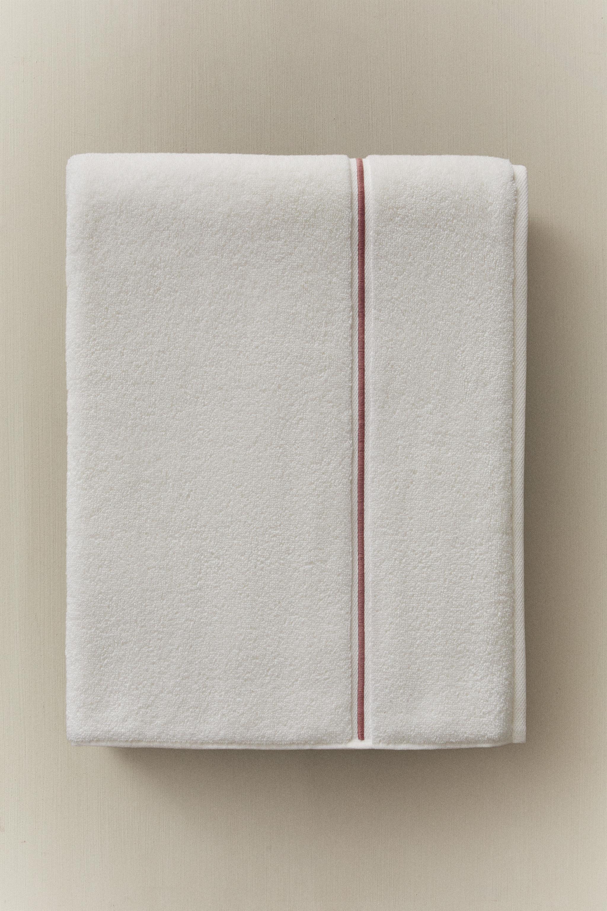 SERVIETTE DE BAIN FESTONNÉE